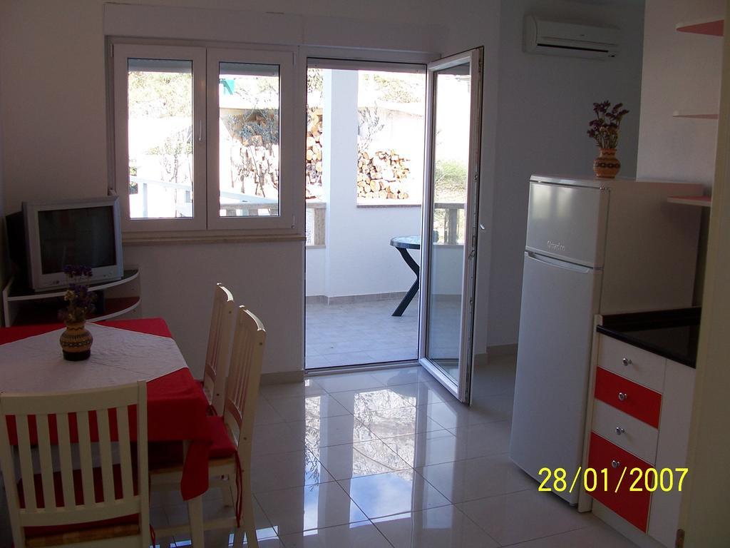 Apartments Perdijic Nemira 오미스 객실 사진