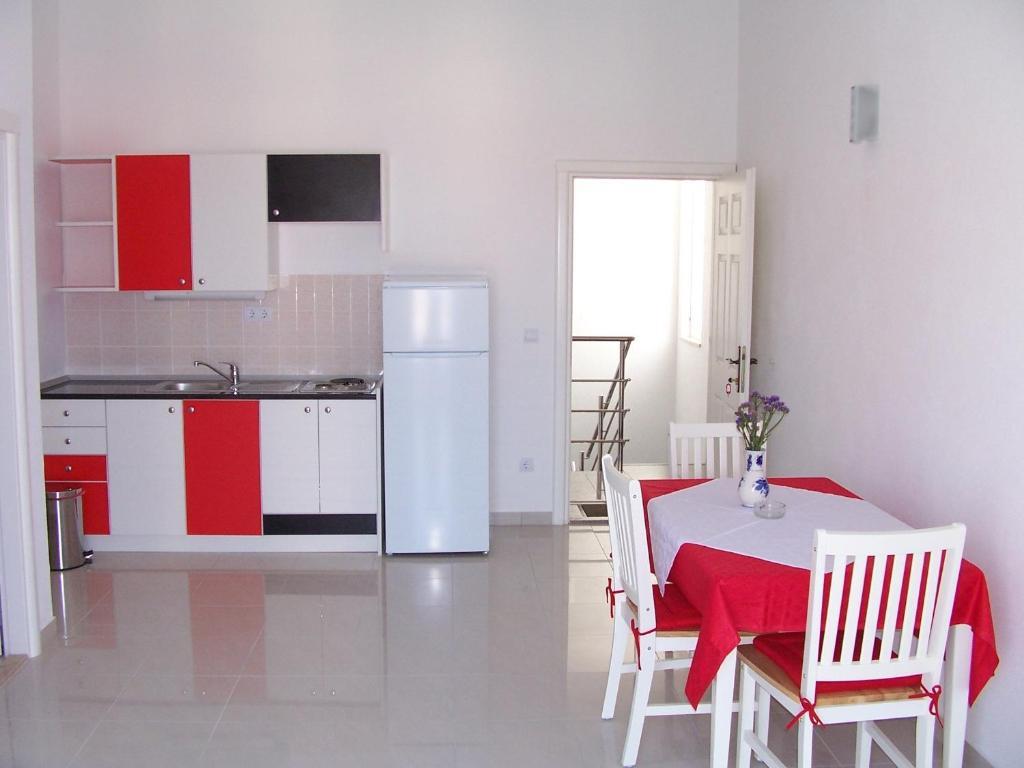 Apartments Perdijic Nemira 오미스 객실 사진